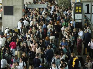 Video: Momen Penumpang Kereta di Madrid Terlantar Imbas Pemadaman Massal