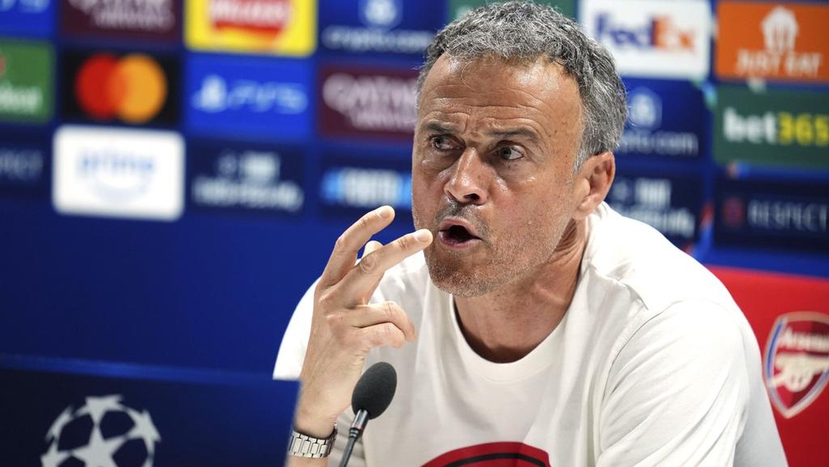 Pelatih Paris Saint-Germain Luis Enrique menyebut timnya sudah lebih baik ketimbang saat dikalahkan Arsenal pada Oktober lalu (Foto: AP/Adam Davy)