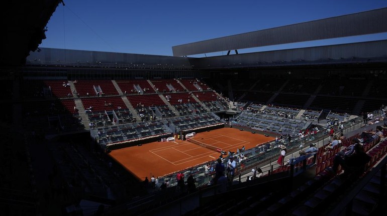  Saat listrik padam, beberapa pertandingan tengah berlangsung dan terpaksa dihentikan di tengah jalan. Para pemain dan penonton di arena harus menggunakan senter ponsel untuk mencari jalan keluar dari area pertandingan yang gelap gulita.  