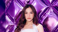 8 Foto Terbaru Mahalini Tampil Bak Barbie Hidup Pakai Rok Mini