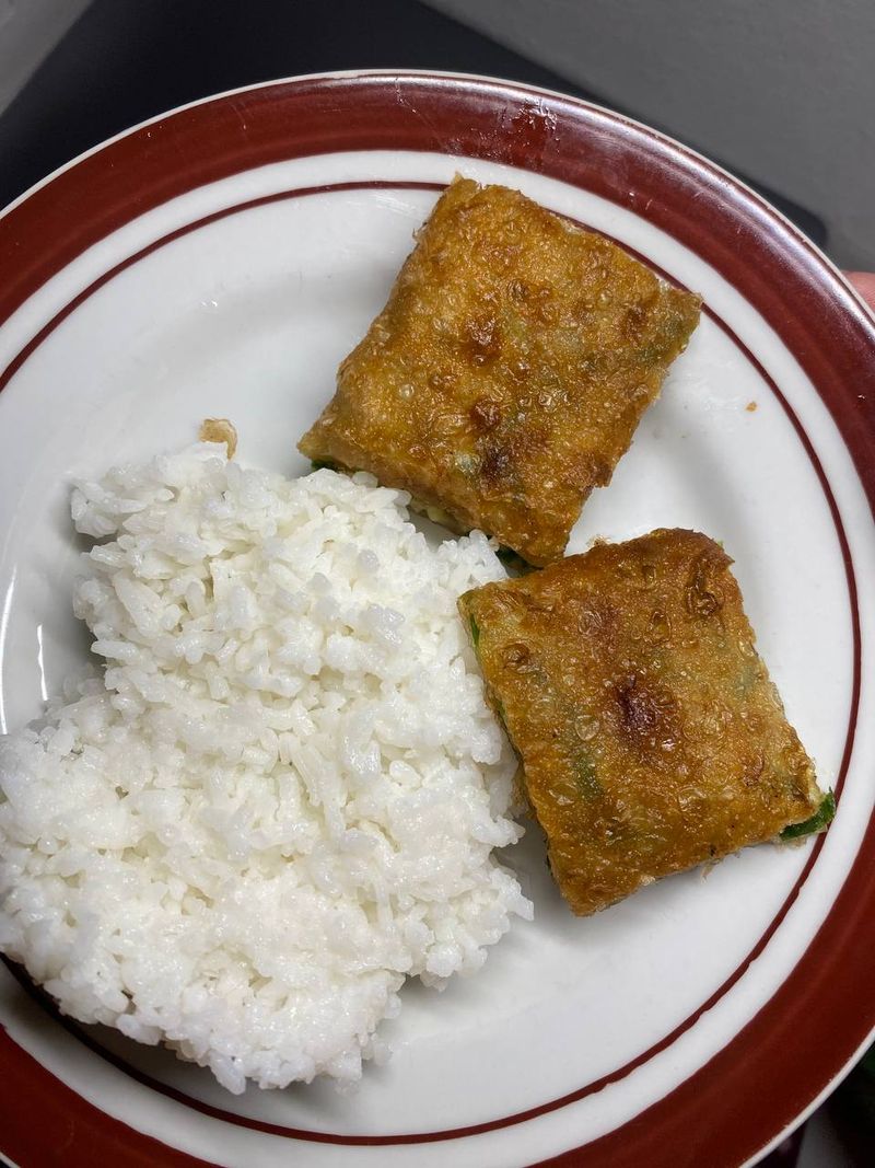 Makan Martabak Telur Pakai Nasi, Disebut Tren Kesenjangan Sosial
