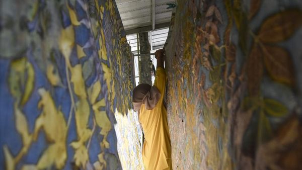Melihat Pembuatan Batik dengan Pewarna Alami dari Tumbuhan