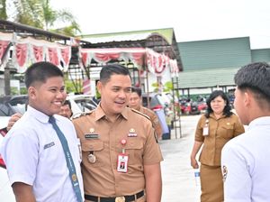 Aksi Sederhana Kadisdik Kalteng dan Sepatu Baru untuk Andes Puntaka