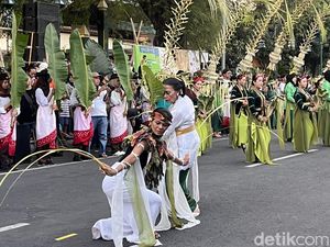 Serunya Kemeriahan Perayaan Hari Tani Sedunia di Ngarsopuro Solo Serunya Kemeriahan Perayaan Hari Tani Sedunia di Ngarsopuro Solo