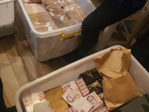 Hakim Nyatakan Duit dan Emas Rp 1 T Ditimbun Eks Pejabat MA Harta Tak Wajar Hakim Nyatakan Duit dan Emas Rp 1 T Ditimbun Eks Pejabat MA Harta Tak Wajar