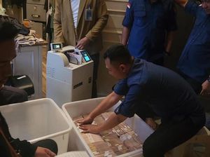 Kisah Uang Rp 915 M di Rumah Zarof yang Bikin Penyidik Mau Pingsan Kisah Uang Rp 915 M di Rumah Zarof yang Bikin Penyidik Mau Pingsan