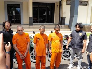 Tampang Eki Cs Koboy Skena Garut Saat Berbaju Tahanan Tampang Eki Cs Koboy Skena Garut Saat Berbaju Tahanan