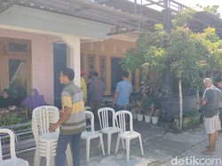 Tetangga Bacok Eks Sekcam Bojonegoro-Istri Saat Jemaah Subuh Ditangkap