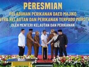 Trenggono Resmikan Sentra Kelautan dan Perikanan Morotai Rp 115 M Trenggono Resmikan Sentra Kelautan dan Perikanan Morotai Rp 115 M