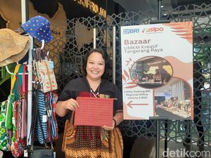 Pengusaha Craft & Fashion Kenalkan Ciri Khas Banten Lewat Tenun Baduy Pengusaha Craft & Fashion Kenalkan Ciri Khas Banten Lewat Tenun Baduy
