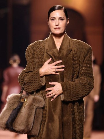 Yasmin Le Bon: Punggung Renta Gegara Catwalk?