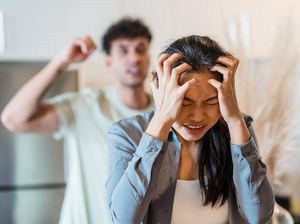 5 Pria Ini Kesal hingga Ngamuk ke Pasangan Gegara Makanan 5 Pria Ini Kesal hingga Ngamuk ke Pasangan Gegara Makanan