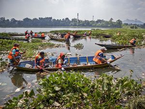 Aksi Bersih-bersih Sungai Citarum Peringati Hari Peduli Sampah Nasional Aksi Bersih-bersih Sungai Citarum Peringati Hari Peduli Sampah Nasional