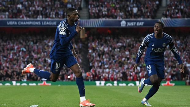 Soccer Football - Champions League - Semi Final - First Leg - Arsenal v Paris Saint Germain - Emirates Stadium, London, Britain - April 29, 2025 Paris St Germain's Ousmane Dembele celebrates scoring their first goal with Nuno Mendes REUTERS/Dylan Martinez