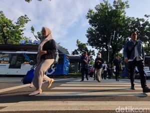 Ketika ASN Dipaksa Naik Transportasi Umum Ketika ASN Dipaksa Naik Transportasi Umum