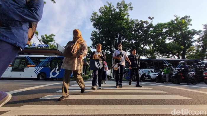 ASN Pemprov Jakarta Naik Transportasi Umum