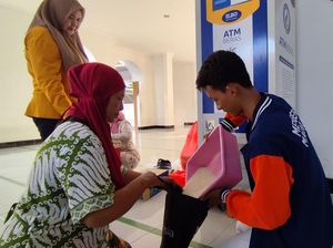 Mengintip ATM Beras YBM BRILian Bantu Ketahanan Pangan Para Mustahik Mengintip ATM Beras YBM BRILian Bantu Ketahanan Pangan Para Mustahik