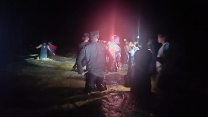 Banjir menerjang 2 desa di Bolaang Mongondow Timur.