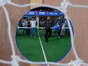 Coach Nova Arianto-Mierza Firjatullah Unjuk Skill Akurasi Shooting