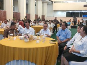 Dasco, Teddy hingga Prasetyo Hadi Kumpul di DPR dengan Serikat Buruh Dasco, Teddy hingga Prasetyo Hadi Kumpul di DPR dengan Serikat Buruh