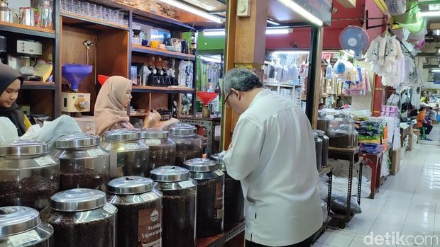 Dunia Kopi Pasar Santa