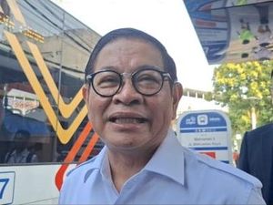 ASN Wajib Naik Transportasi Umum, Pramono Minta Satpol PP Ikut Pantau ASN Wajib Naik Transportasi Umum, Pramono Minta Satpol PP Ikut Pantau