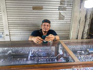 Cerita Iman dan Memudarnya Kilau Batu Akik di Lemahwungkuk Cirebon Cerita Iman dan Memudarnya Kilau Batu Akik di Lemahwungkuk Cirebon