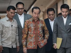 Jokowi Merasa Terhina atas Tuduhan Roy Suryo Cs, Prabowo Turut Bersuara Jokowi Merasa Terhina atas Tuduhan Roy Suryo Cs, Prabowo Turut Bersuara