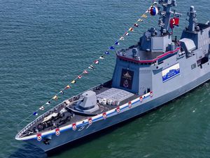 Kim Jong Un Pamer Kapal Perang Seram, Bisa Luncurkan Rudal Nuklir