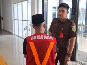 Berkas Perkara-Tersangka Kasus Korupsi Dana BLT Muratara Diserahkan ke JPU