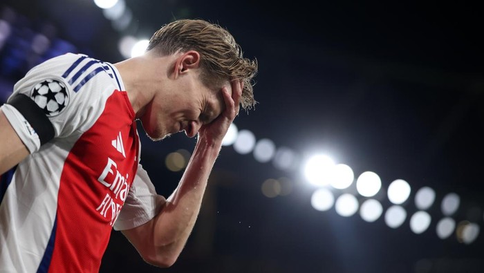 LONDON, ENGLAND - APRIL 29: Martin Odegaard of Arsenal reacts during the UEFA Champions League 2024/25 Semi Final First Leg match between Arsenal FC and Paris Saint-Germain at Emirates Stadium on April 29, 2025 in London, England. (Photo by Catherine Ivill - AMA/Getty Images)