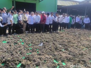 Menko Pangan Zulhas Resmikan Koperasi Desa Merah Putih di Pelosok Sidoarjo