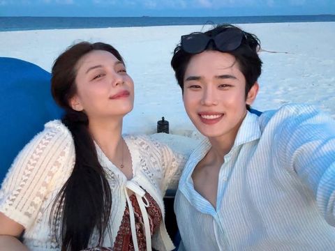 Momen bulan madu Ailee dan Choi Si Hun