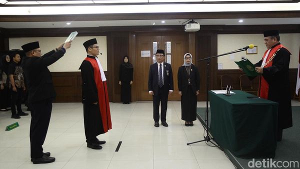 Momen Eks Jurnalis Dilantik Jadi Hakim Ad Hoc Tipikor