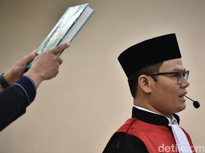 Kado Prabowo buat Hakim: Gaji Naik! Kado Prabowo buat Hakim: Gaji Naik!