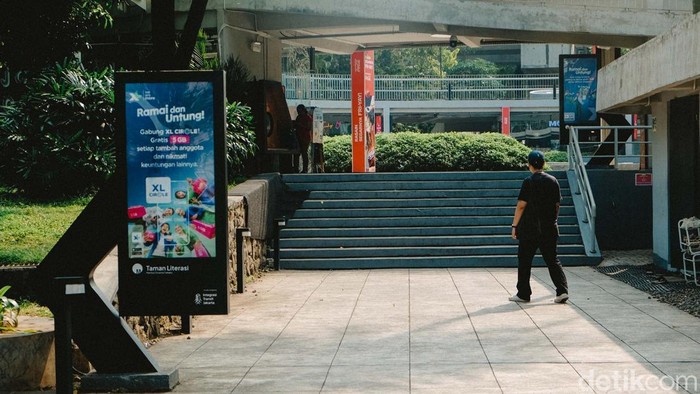 Nongkrong di Taman Literasi: Seru, Edukatif, dan Instagramablе! Kalau kau sedang jalan-jalan ke tempat Blok M, jangan hingga melupakan satu spot keren ini: Taman Literasi Christina Martha Tiahahu.