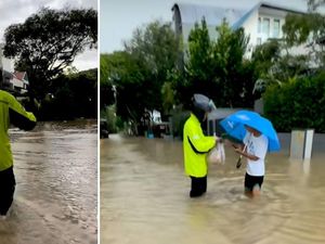 Demi Antar Makanan Pelanggan, Pengemudi Ojol Rela Terjang Banjir Demi Antar Makanan Pelanggan, Pengemudi Ojol Rela Terjang Banjir
