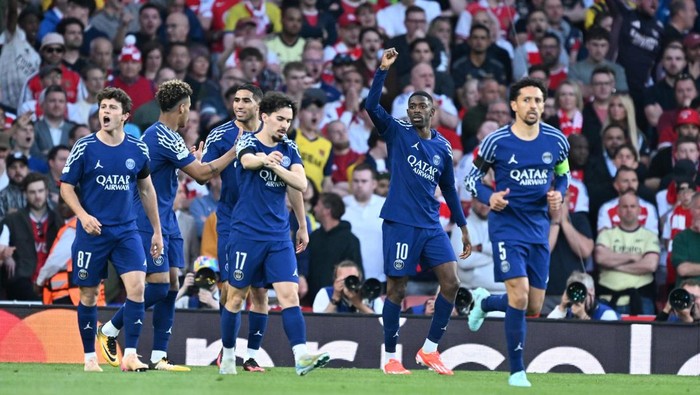 ousmane dembele psg paris saint-germain arsenal vs paris saint-germain arsenal vs psg liga champions semifinal liga champions 2024/2025 LONDON, ENGLAND - APRIL 29: Players of Paris Saint-Germain (PSG) celebrate after Ousmane Dembeles goal during the UEFA Champions League semi-final football match between Arsenal and PSG at Emirates Stadium in London, United Kingdom on April 29, 2025. (Photo by Mustafa Yalcin/Anadolu via Getty Images)