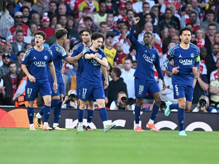 LONDON, ENGLAND - APRIL 29: Players of Paris Saint-Germain (PSG) celebrate after Ousmane Dembele's goal during the UEFA Champions League semi-final football match between Arsenal and PSG at Emirates Stadium in London, United Kingdom on April 29, 2025. (Photo by Mustafa Yalcin/Anadolu via Getty Images)