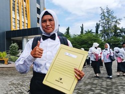 Hamidah Semringah Diangkat PPPK Seusai 25 Tahun Menjadi Tukang Sapu