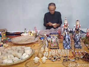 Abah Masri dan Kerajinan Wayang Goleknya