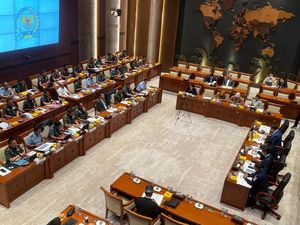 Menhan-Panglima TNI Rapat Bareng Komisi I DPR, Bahas Kesejahteraan Prajurit Menhan-Panglima TNI Rapat Bareng Komisi I DPR, Bahas Kesejahteraan Prajurit