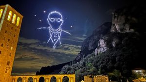 Ratusan Drone Membentuk Sosok Paus Fransiskus di Langit Barcelona