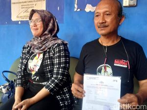 Relawan Alap-alap Jokowi Adukan Roy Suryo hingga dr Tifa ke Polresta Sleman Relawan Alap-alap Jokowi Adukan Roy Suryo hingga dr Tifa ke Polresta Sleman