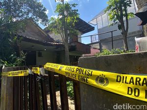 Video: Geger! Jasad Lansia di Bandung Dikubur di Dalam Rumah Oleh Anaknya Video: Geger! Jasad Lansia di Bandung Dikubur di Dalam Rumah Oleh Anaknya