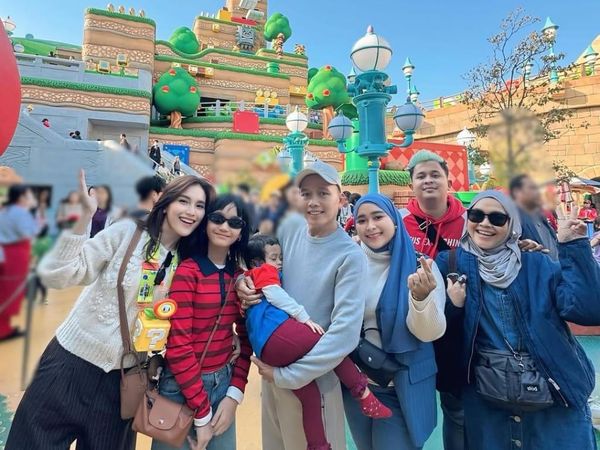 Potret Serunya Ayu Ting Ting dan Keluarga Liburan ke Jepang
