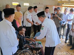 Kisah Pilu Slamet, Pria Sebatang Kara yang Lumpuh Sejak Remaja