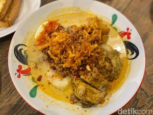 Straits: Ada Lontong Sayur Ayam Kari yang Gurih Smokey di Kopitiam Ini Straits: Ada Lontong Sayur Ayam Kari yang Gurih Smokey di Kopitiam Ini