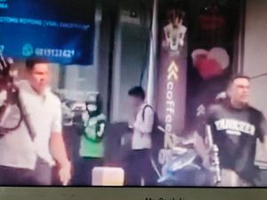 Geger Sekelompok Pria Berlarian Tenteng Senapan Laras Panjang di Kemang Geger Sekelompok Pria Berlarian Tenteng Senapan Laras Panjang di Kemang