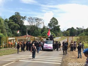 Warga di Luwu Timur Demo PT Vale Tuntut Hak Tanah di Jalur Seba-seba Warga di Luwu Timur Demo PT Vale Tuntut Hak Tanah di Jalur Seba-seba